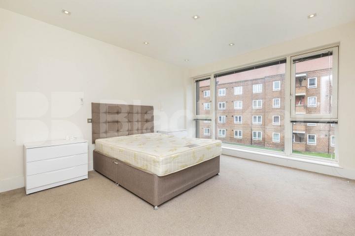 2 bedroom 2 bathroom maisonette in a central location Spelman Street , Brike Lane